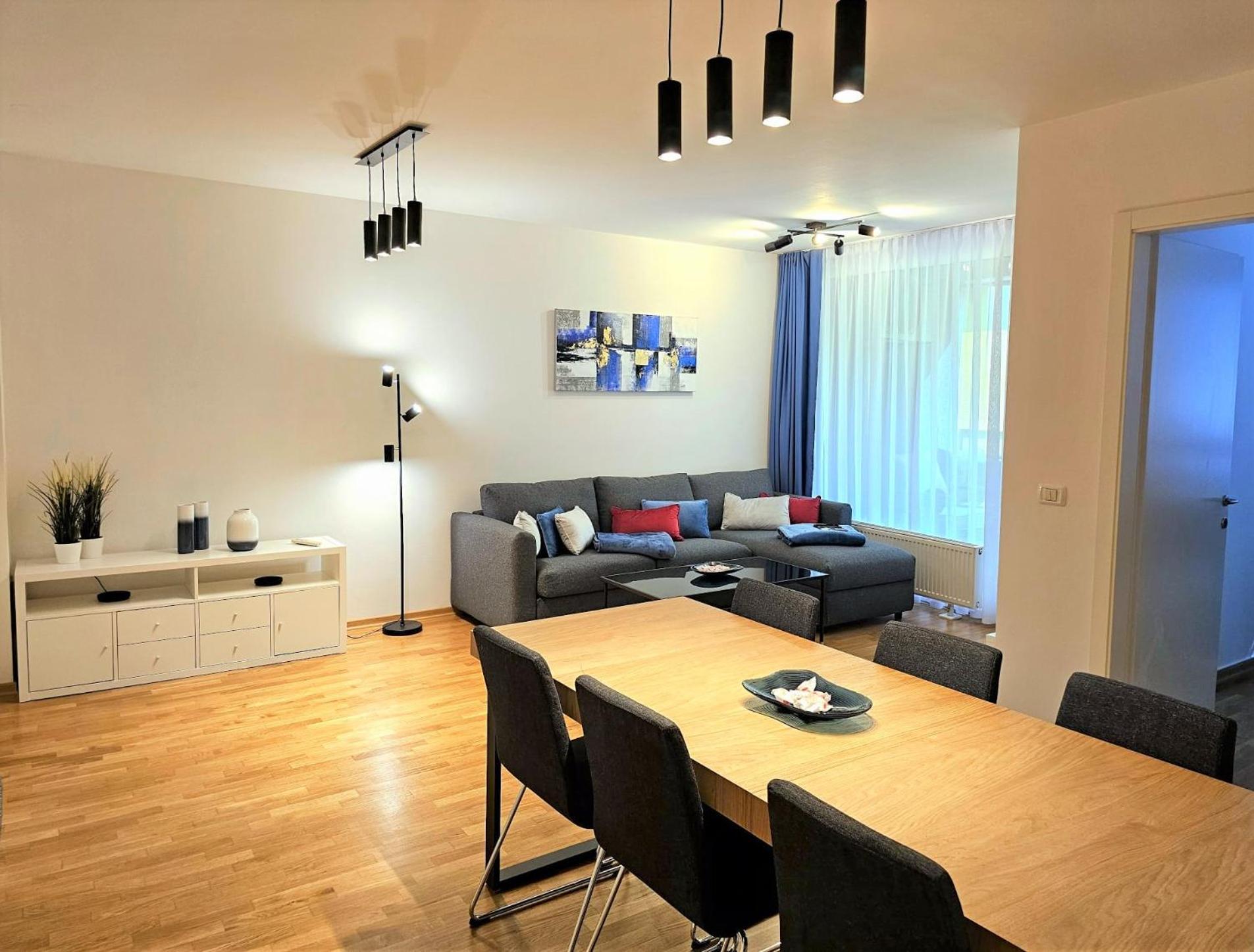 The Chic Estate Apartment *