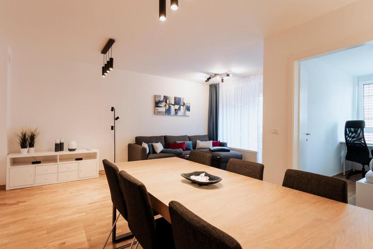 The Chic Estate *